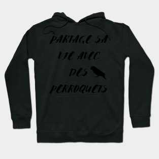 Partage sa vie avec des perroquets noir citation en francais Hoodie